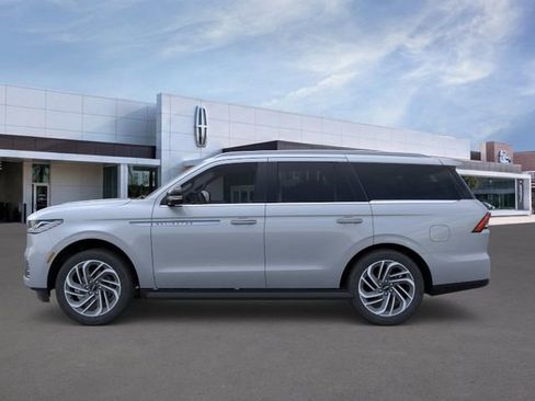 New 2026 Lincoln Navigator Premiere AWD/4WD image 4