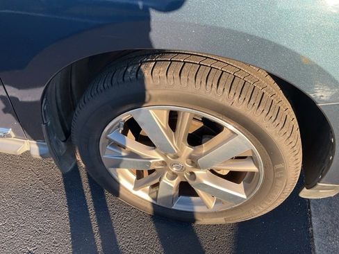 Used 2014 Nissan Pathfinder Platinum w/ Platinum Premium Package image 3