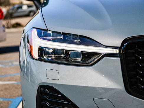 Used 2023 Volvo XC60 B5 Ultimate w/ Climate Package image 12