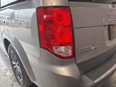 Used 2017 Dodge Grand Caravan SXT image 13