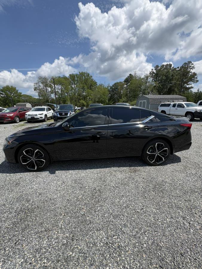 Used 2023 Nissan Altima 2.5 SR AWD/4WD image 2