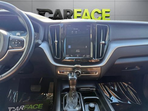 Used 2020 Volvo XC60 T5 Momentum AWD/4WD image 24