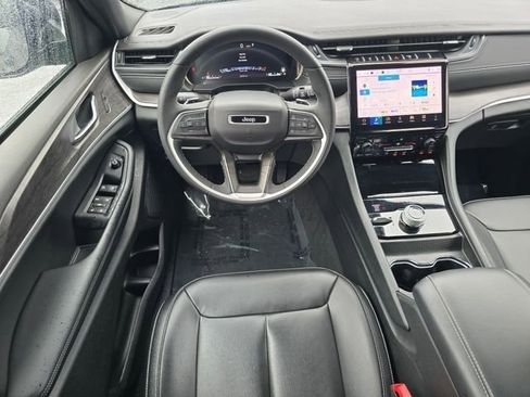 Used 2024 Jeep Grand Cherokee L Limited AWD/4WD image 4