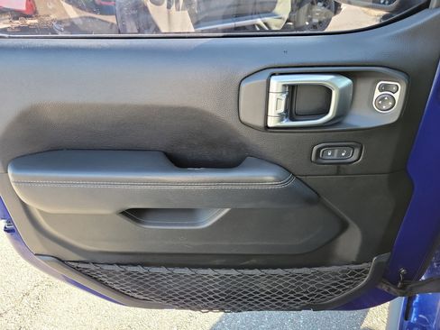 Used 2019 Jeep Wrangler Unlimited Sahara image 19