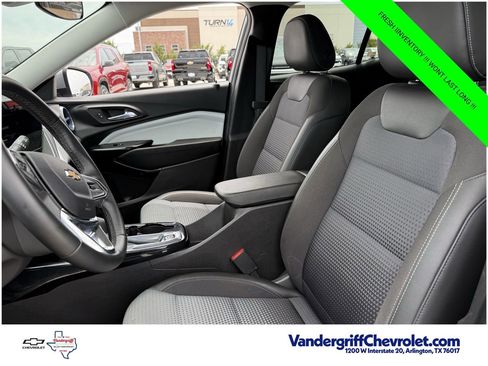 Used 2025 Chevrolet Trax LT w/ LT Convenience Package FWD image 20