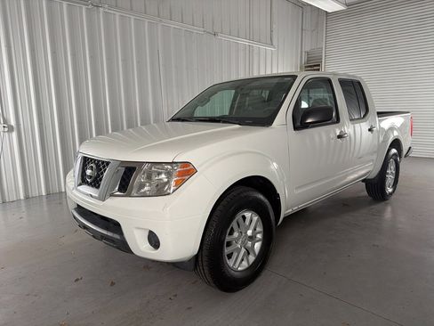 Used 2019 Nissan Frontier SV image 3