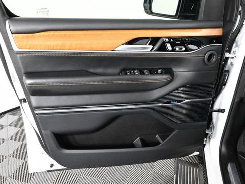 Used 2024 Jeep Grand Wagoneer L Series III image 24