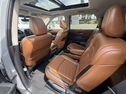 Used 2023 Nissan Pathfinder Platinum AWD/4WD image 29