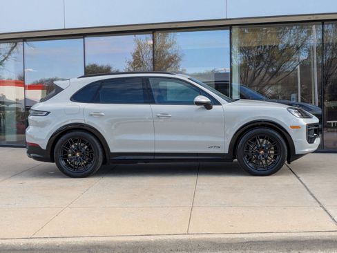 New 2026 Porsche Cayenne GTS image 8