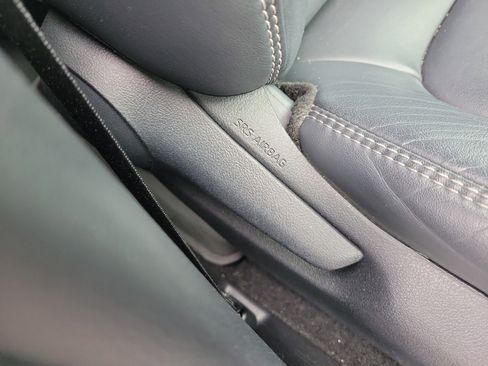 Used 2019 Toyota RAV4 XLE Premium image 9