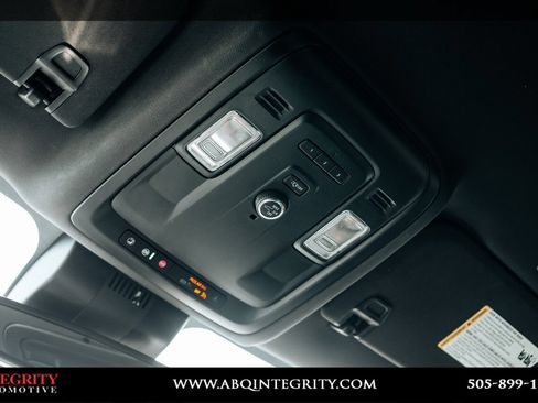 Used 2024 Chevrolet Suburban LT RWD image 35