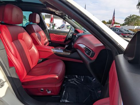 Used 2022 Maserati Levante Modena image 21