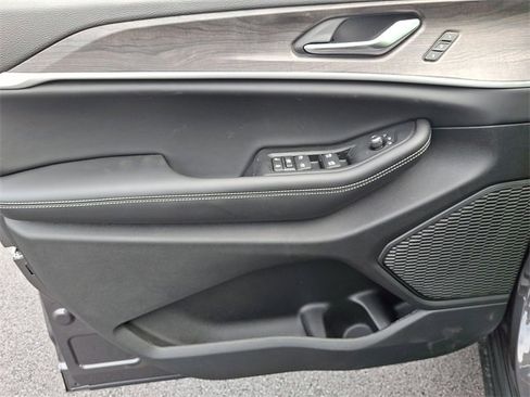 New 2025 Jeep Grand Cherokee L Limited w/ Black Appearance Package image 15