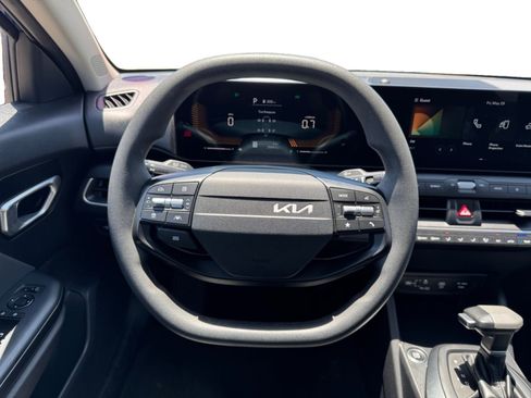 Used 2025 Kia K4 FWD image 13