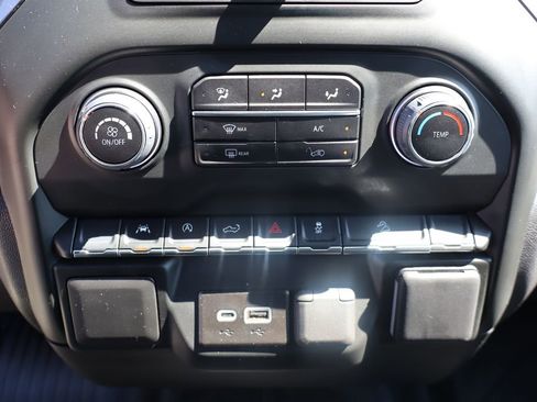 Used 2025 Chevrolet Silverado 1500 Custom Trail Boss w/ LPO, Dark Essentials Package image 23