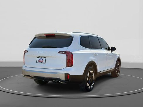 Used 2025 Kia Telluride S FWD image 5