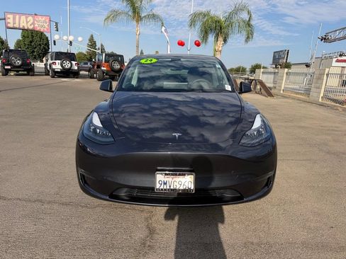 Used 2024 Tesla Model Y Long Range AWD/4WD image 2