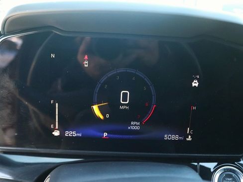 Used 2024 Chevrolet Trax RS w/ Sunroof Package image 16