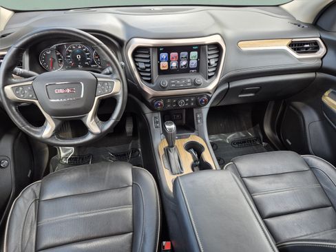 Used 2017 GMC Acadia Denali w/ Technology Package FWD image 11