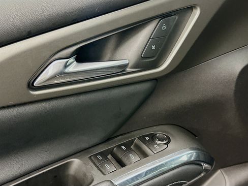 Used 2025 Chevrolet Traverse LT image 15