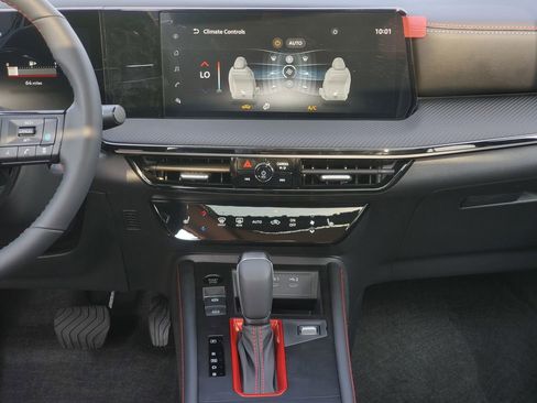 New 2025 Nissan Kicks SR w/ SR Premium Package image 30