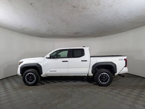 Used 2024 Toyota Tacoma TRD Off-Road image 3