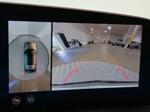 New 2025 Cadillac Lyriq Sport image 28