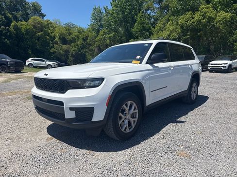 Used 2022 Jeep Grand Cherokee L Laredo image 1