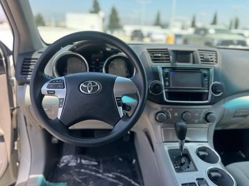 Used 2013 Toyota Highlander Plus FWD image 13