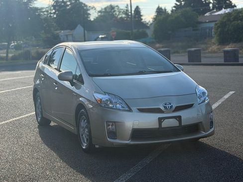 Used 2010 Toyota Prius Three FWD image 2
