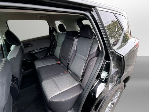 Used 2021 Nissan Rogue S FWD image 18