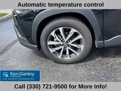 Used 2023 Toyota Corolla Cross XLE w/ Convenience Package FWD image 16