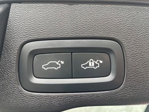 Certified 2025 Volvo XC60 B5 Plus image 10