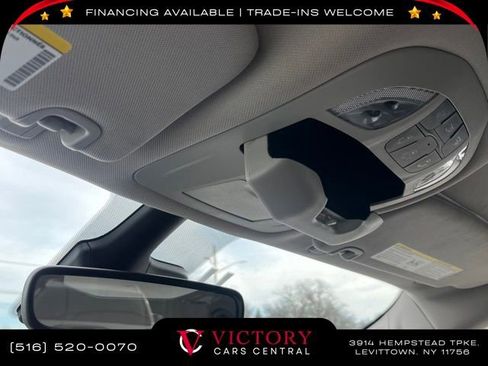 Used 2023 Chrysler Pacifica Touring-L image 36