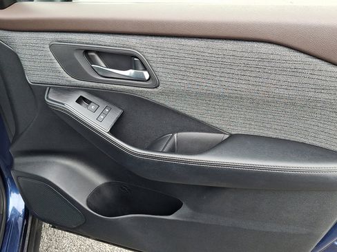 Used 2023 Nissan Rogue SV image 10