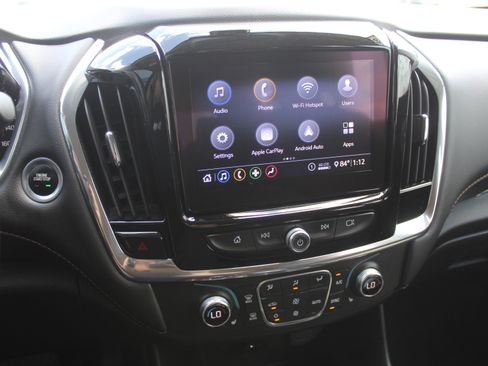 Used 2020 Chevrolet Traverse LT FWD image 17