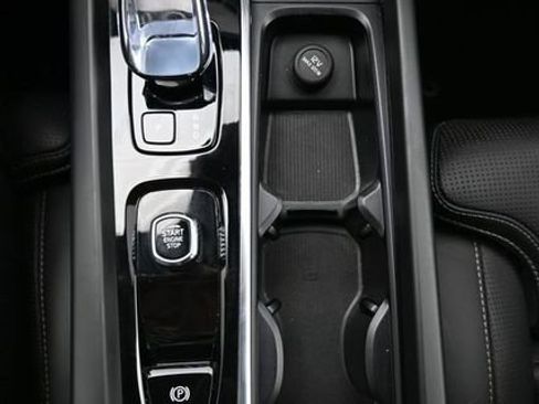 Used 2024 Volvo XC60 B5 Ultimate w/ Climate Package image 11