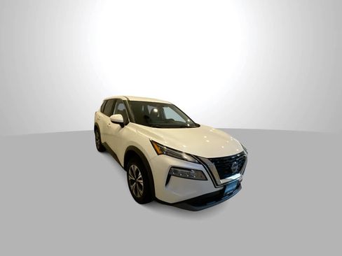 Used 2023 Nissan Rogue SV image 2