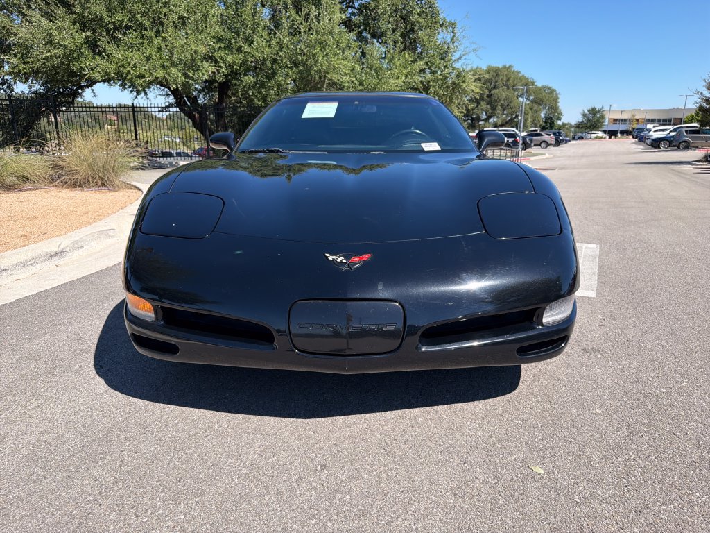 Used 2000 Chevrolet Corvette Coupe w/ Roof Pkg RWD image 2