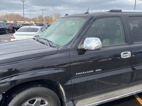 Used 2005 Cadillac Escalade ESV AWD image 4