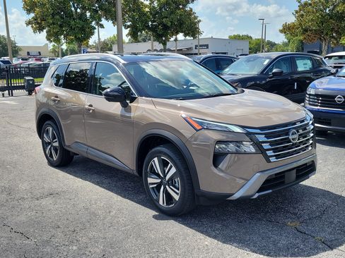 Certified 2025 Nissan Rogue SL FWD image 3