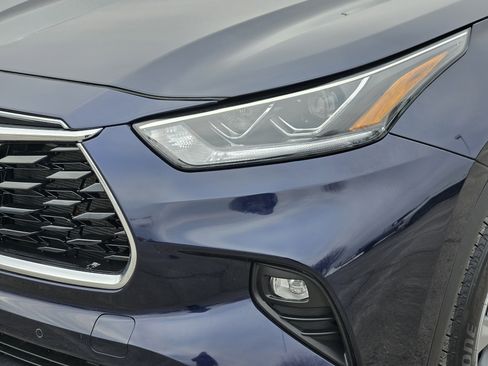 Used 2024 Toyota Highlander Limited image 7