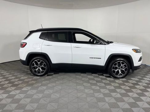 Used 2025 Jeep Compass Limited image 8