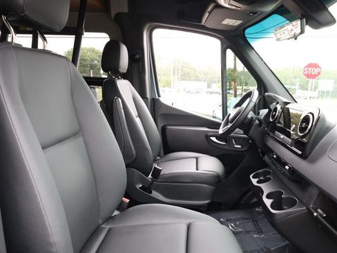 Used 2025 Mercedes-Benz Sprinter 2500 image 36