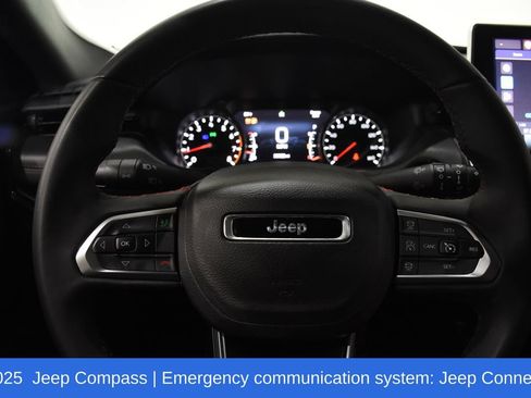 Used 2025 Jeep Compass Trailhawk AWD/4WD image 11