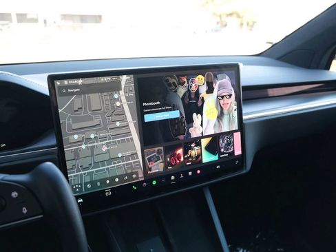 Used 2023 Tesla Model X Plaid image 49