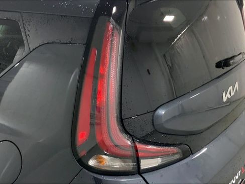 Used 2025 Kia Soul LX w/ LX Technology Package FWD image 28