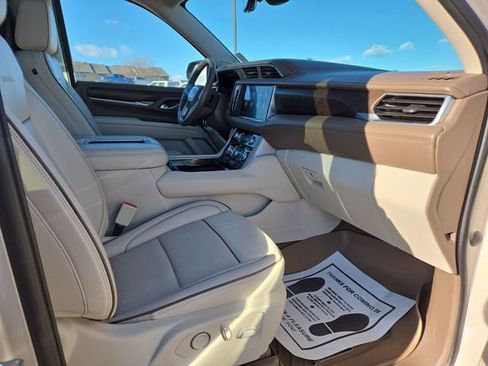 Used 2021 GMC Yukon XL Denali w/ Denali Premium Package image 41