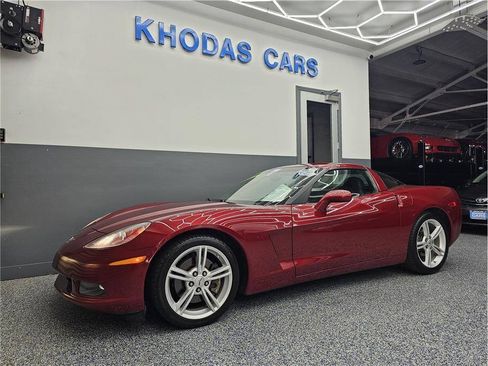 Used 2010 Chevrolet Corvette Coupe w/ Preferred Equipment Group RWD image 2