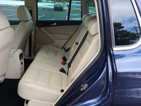 Used 2011 Volkswagen Tiguan SEL AWD/4WD image 20